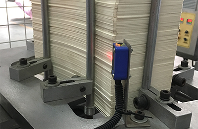 Detection units on the machine provide continuous protection for the machine running.